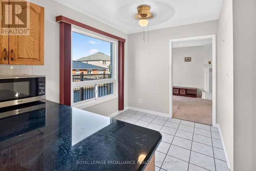 323 Sunrise Crescent — photo 13 of 40
