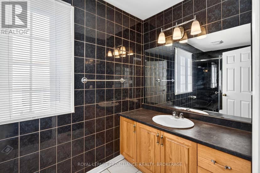 323 Sunrise Crescent — photo 23 of 40