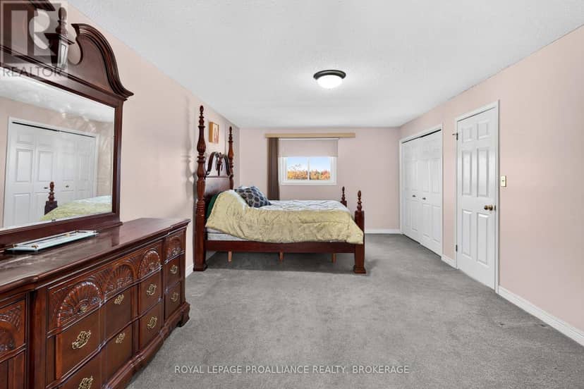 323 Sunrise Crescent — photo 21 of 40
