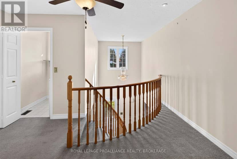 323 Sunrise Crescent — photo 32 of 40