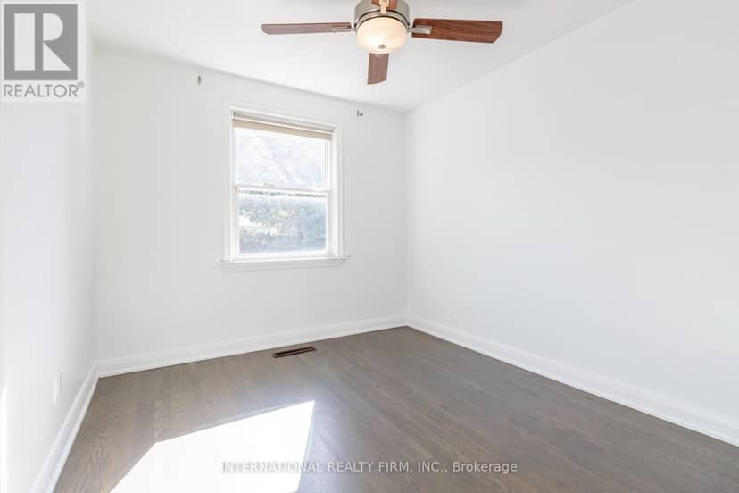 582 South Service Road — photo 16 of 27