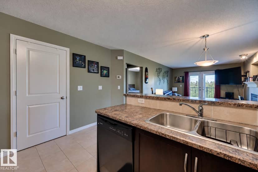 #49 10 Woodcrest Ln — photo 11 of 30