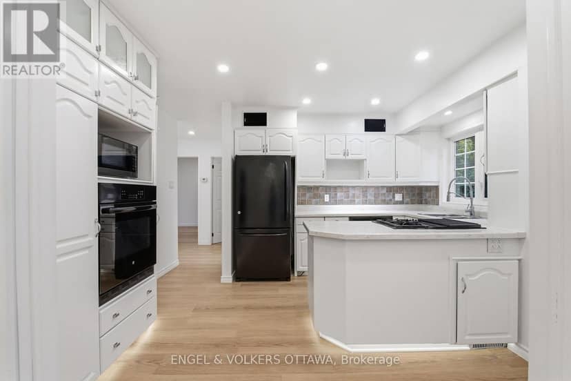 5293 McLean Crescent — photo 19 of 40