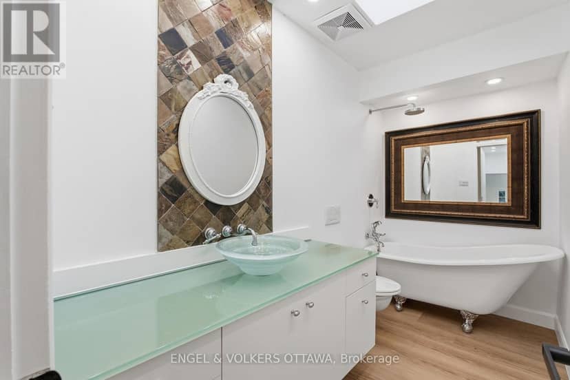 5293 McLean Crescent — photo 21 of 40