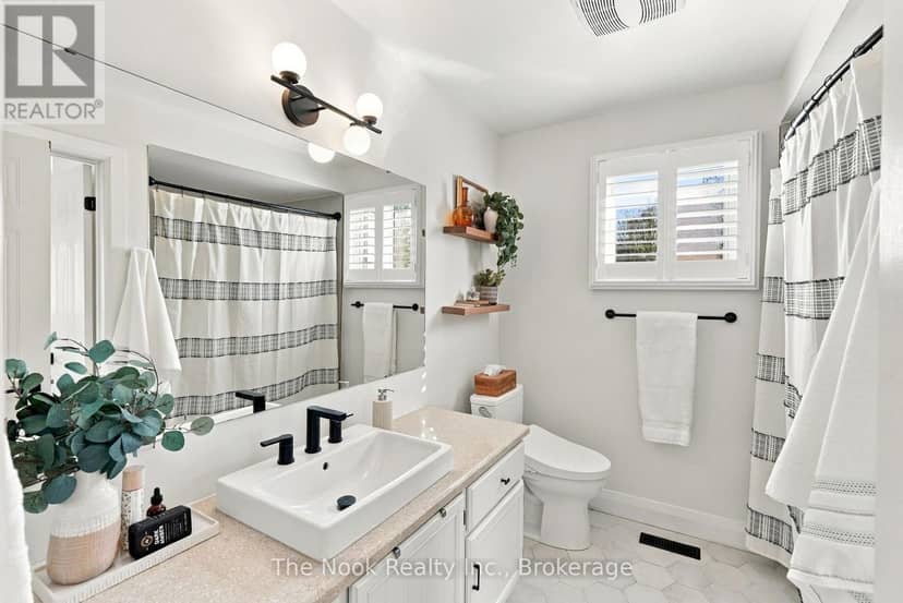 19 Sandringham Drive — photo 15 of 30