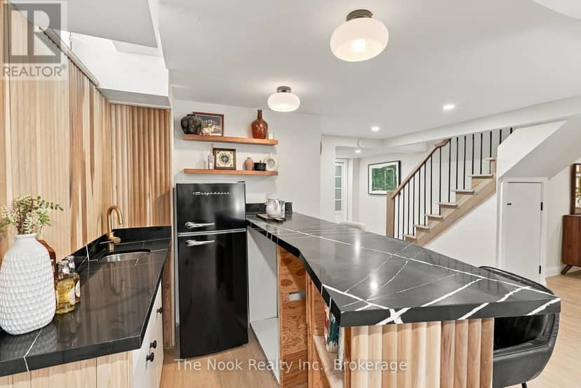 19 Sandringham Drive — photo 20 of 30