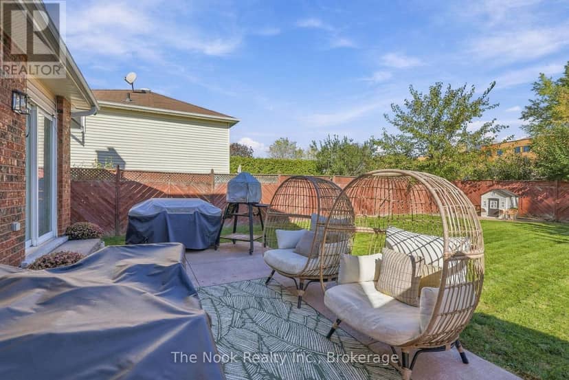 19 Sandringham Drive — photo 29 of 30