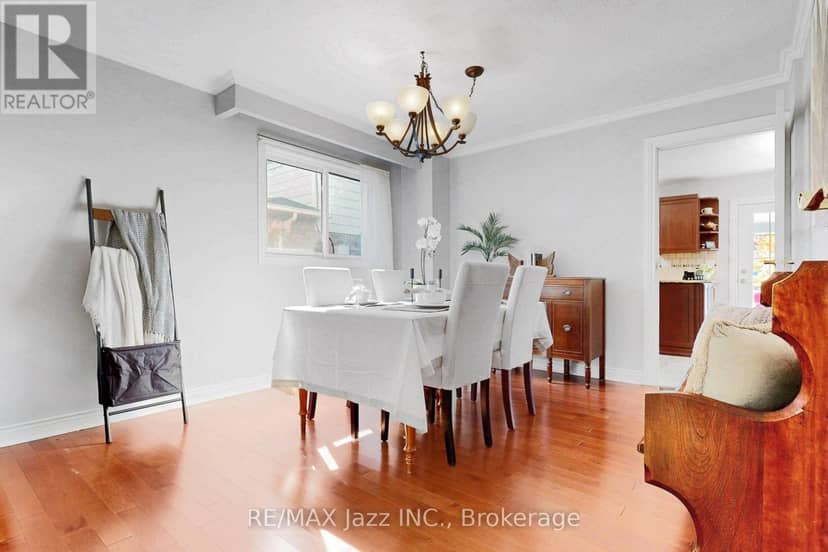 10 Trinity Crescent — photo 10 of 40