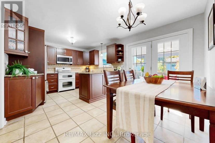 10 Trinity Crescent — photo 19 of 40