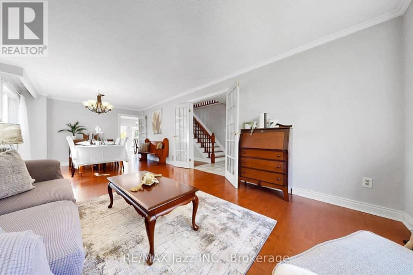 10 Trinity Crescent — photo 9 of 40