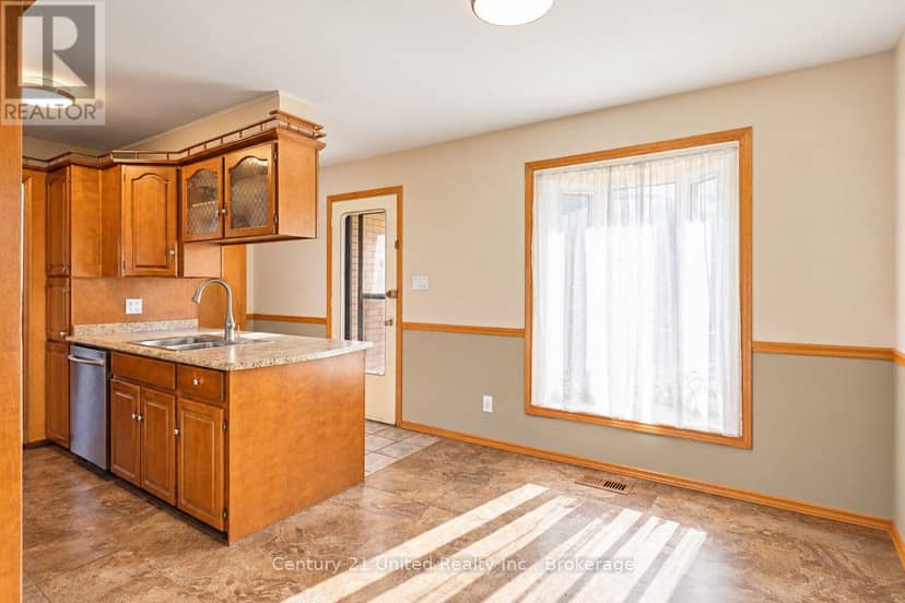807 Highland Court — photo 12 of 40