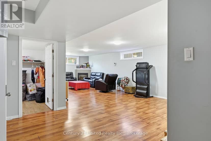 807 Highland Court — photo 27 of 40