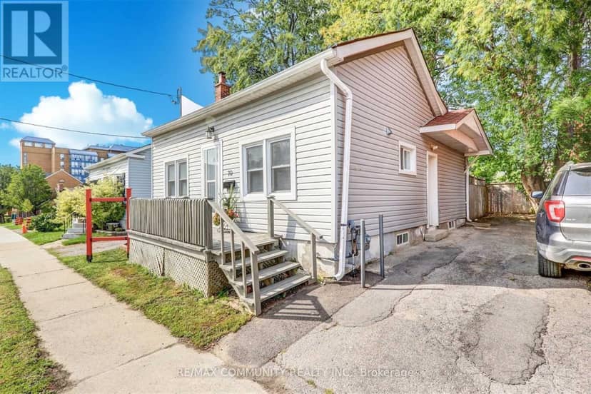 70 Colborne Street W, Oshawa, photo 3