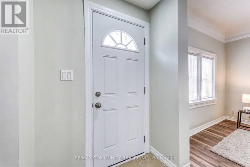 70 Colborne Street W, Oshawa, photo 5