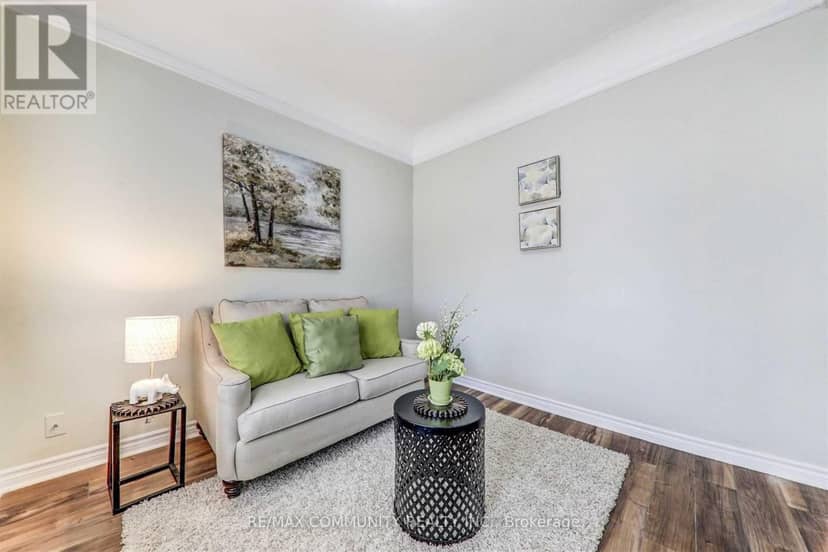 70 Colborne Street W, Oshawa, photo 6