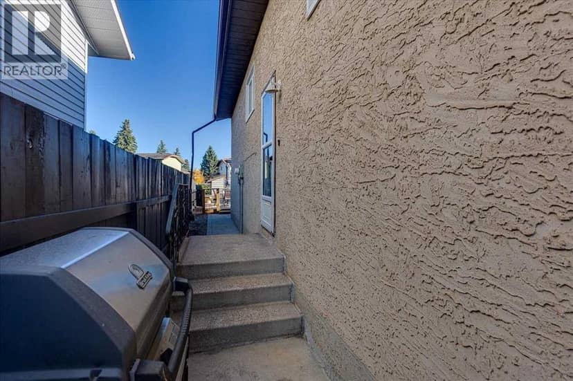 18 Greenham Drive — photo 28 of 32