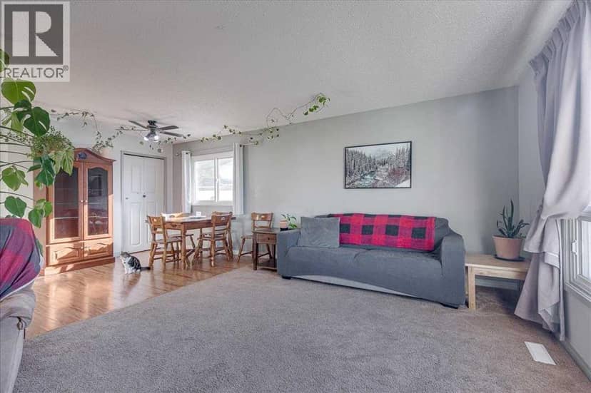 18 Greenham Drive, Red Deer, photo 3