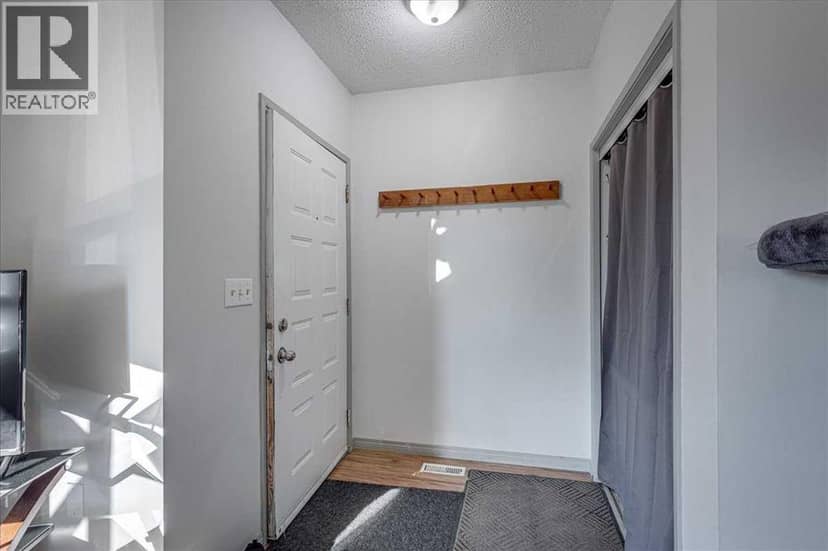 18 Greenham Drive, Red Deer, photo 2