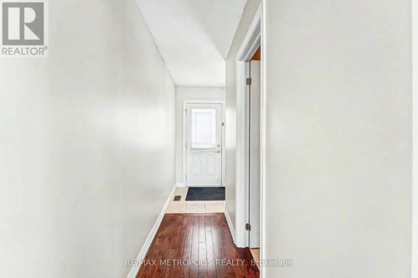 57 - 25 Southwoods Crescent — photo 13 of 15