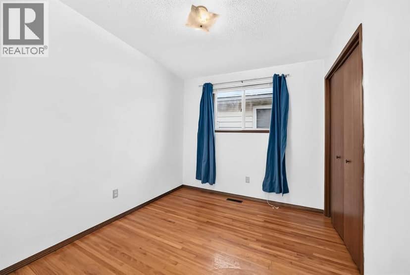 823 67 Avenue SW — photo 16 of 40