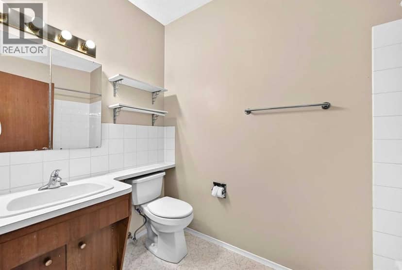 823 67 Avenue SW — photo 19 of 40