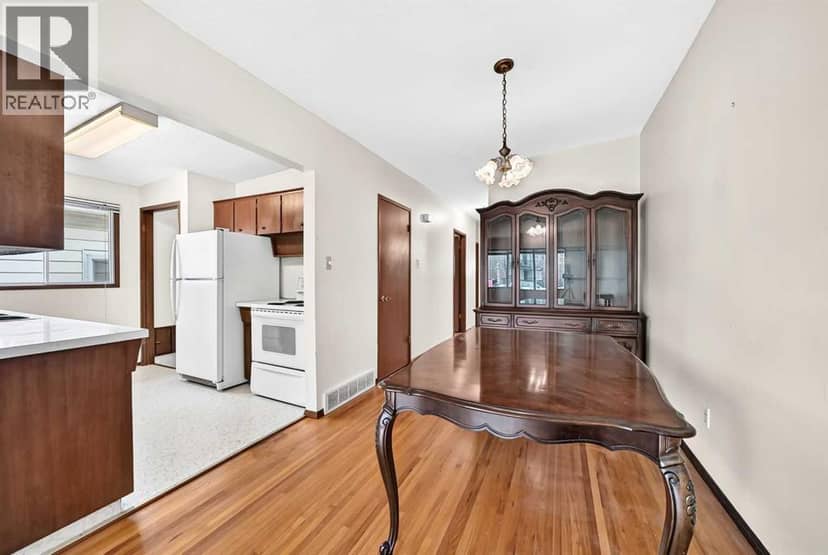 823 67 Avenue SW, Calgary, photo 7