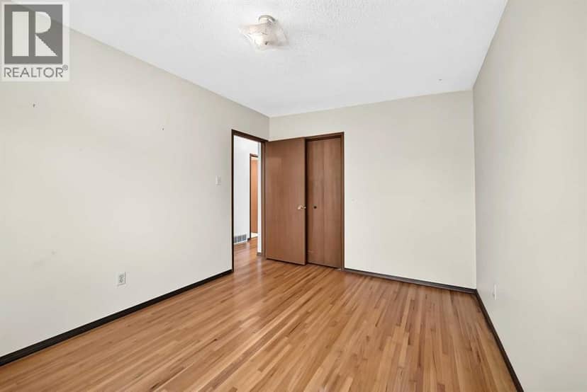 823 67 Avenue SW — photo 14 of 40
