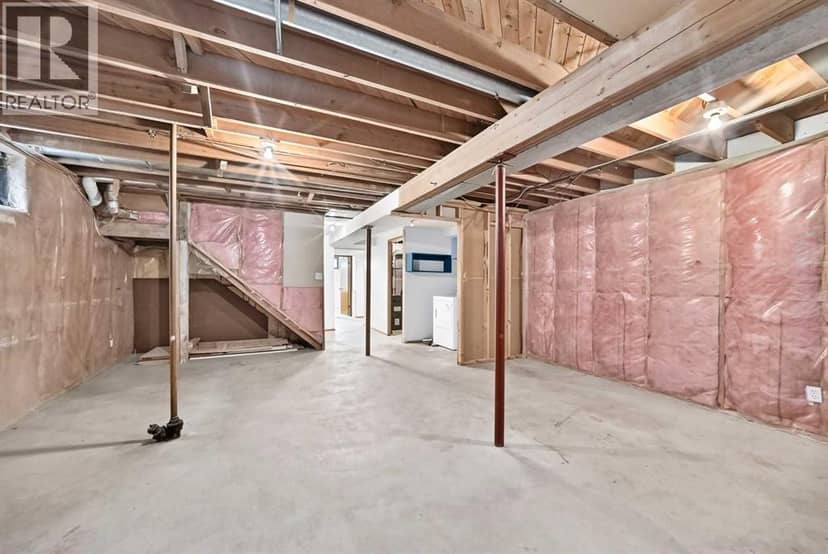 823 67 Avenue SW — photo 25 of 40