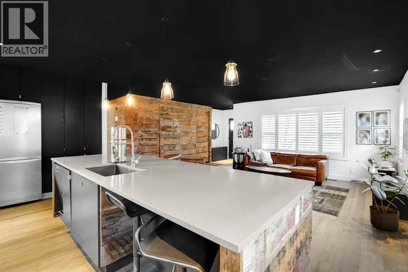 817 4 Street NE — photo 10 of 40
