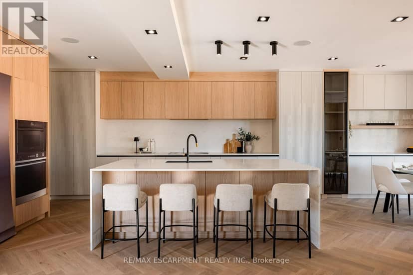 696 Montbeck Crescent — photo 10 of 40