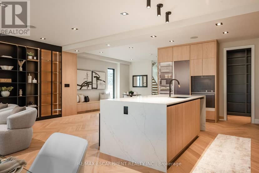 696 Montbeck Crescent — photo 15 of 40