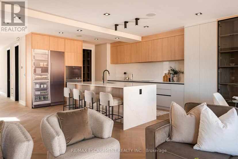 696 Montbeck Crescent — photo 16 of 40