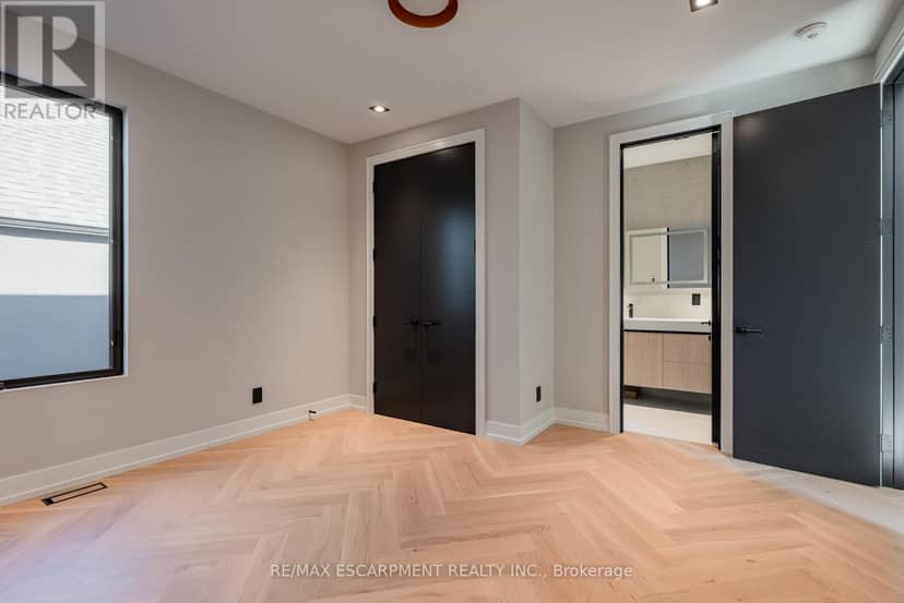 696 Montbeck Crescent — photo 28 of 40