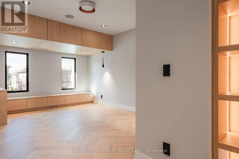 696 Montbeck Crescent — photo 37 of 40