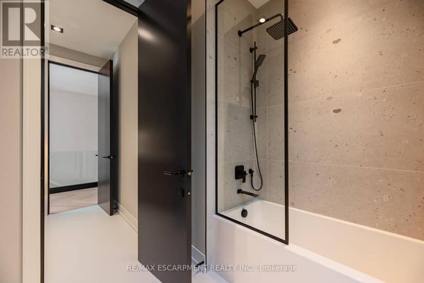 696 Montbeck Crescent — photo 39 of 40