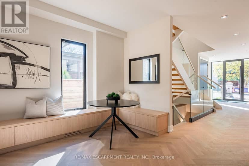 696 Montbeck Crescent — photo 7 of 40