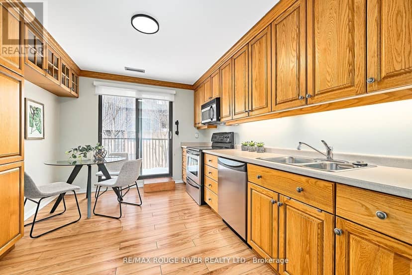 401 - 337 Simcoe Street — photo 11 of 40