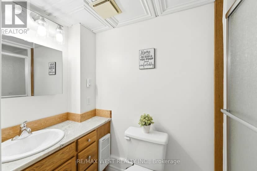 1380 Queen's Boulevard — photo 8 of 16