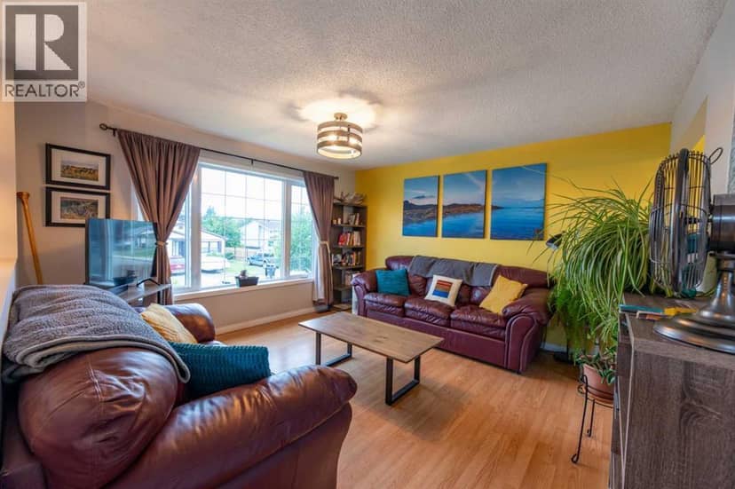 134 Clark Street, Hinton, photo 2