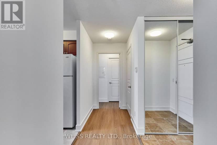 205 - 330 Red Maple Road — photo 9 of 40