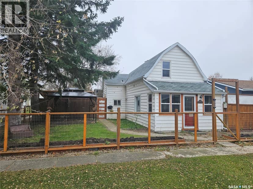 107 Carlyle STREET — photo 1 of 35