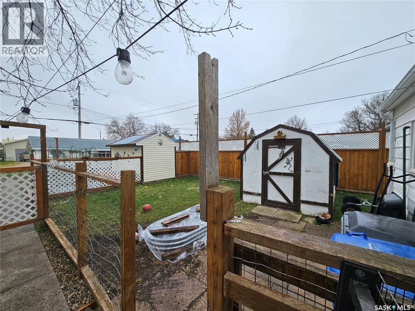 107 Carlyle STREET — photo 11 of 35