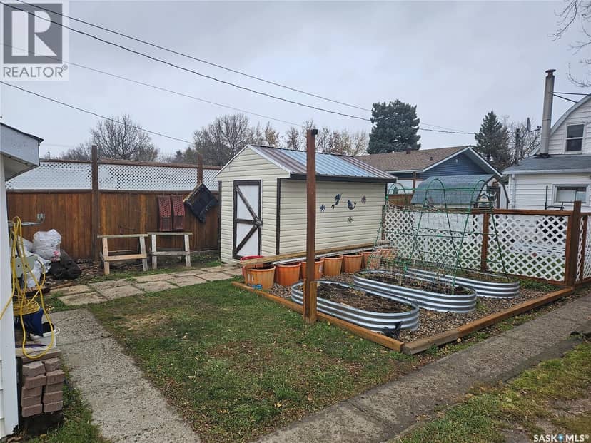 107 Carlyle STREET — photo 12 of 35