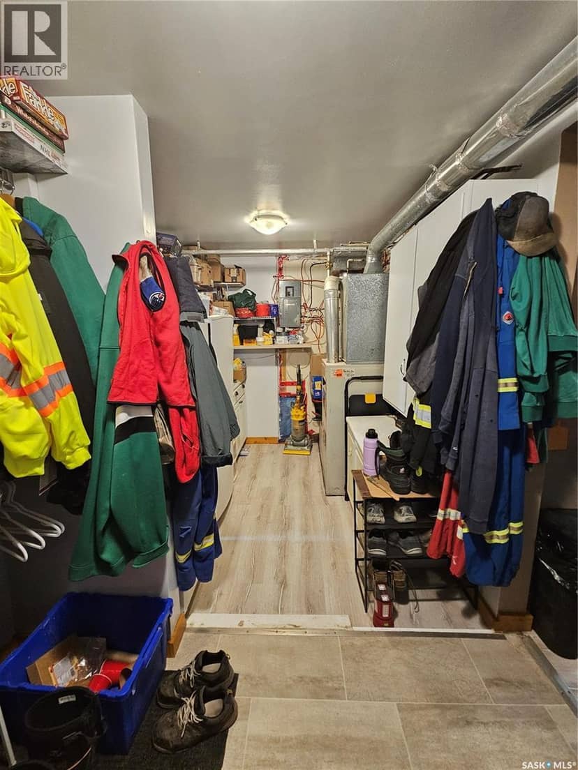 107 Carlyle STREET — photo 16 of 35