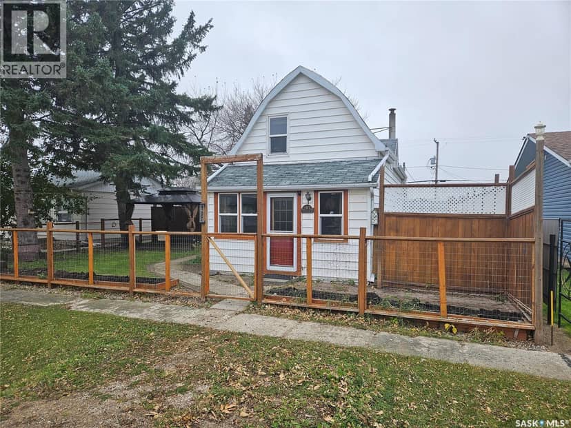107 Carlyle STREET — photo 2 of 35