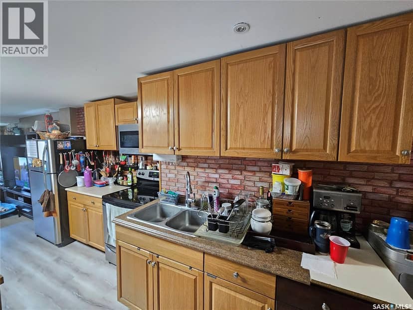 107 Carlyle STREET — photo 25 of 35