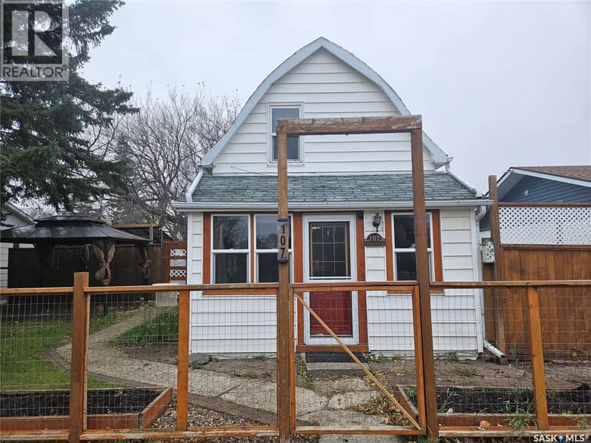 107 Carlyle STREET — photo 3 of 35