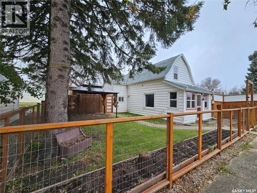107 Carlyle STREET — photo 4 of 35
