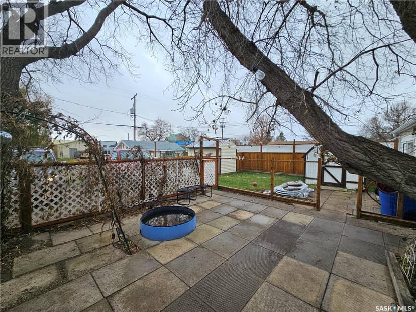 107 Carlyle STREET — photo 9 of 35