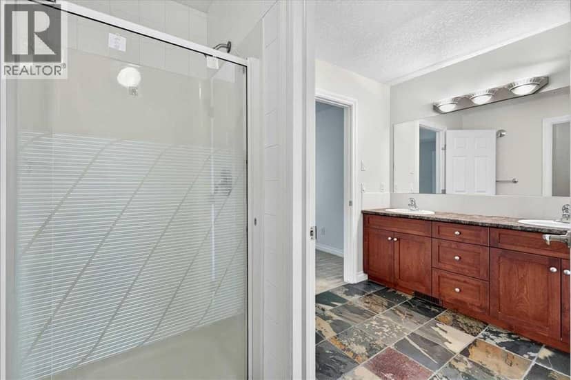 125 25 Avenue NW — photo 29 of 40